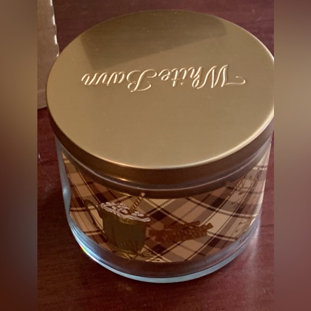 WHITE BARN/BATH & BODY WORKS "HOT COCOA & CREAM " 3 WICK  CANDLE. NEW